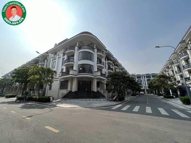 Nhà phố góc · góc 2 mặt tiền · 360 m² · Đông Nam Vạn Phúc
