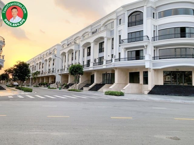 Nhà phố góc · góc 2 mặt tiền · thô · 175.5 m² · Đông Nam Vạn Phúc