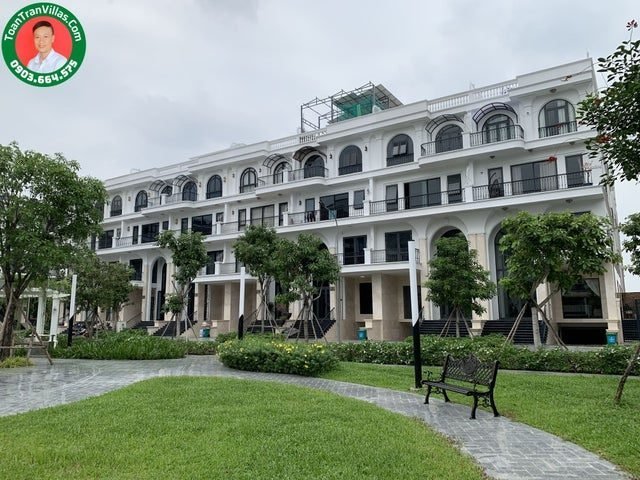 Nhà phố · 136.5 m² · Đông Nam Vạn Phúc