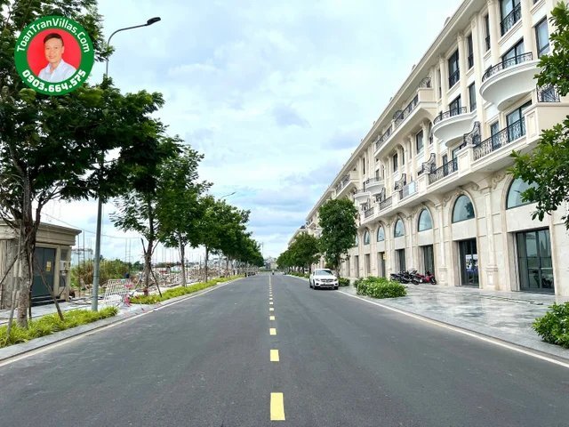 Shophouse · mặt tiền · thô · 140 m² · Royal Vạn Phúc